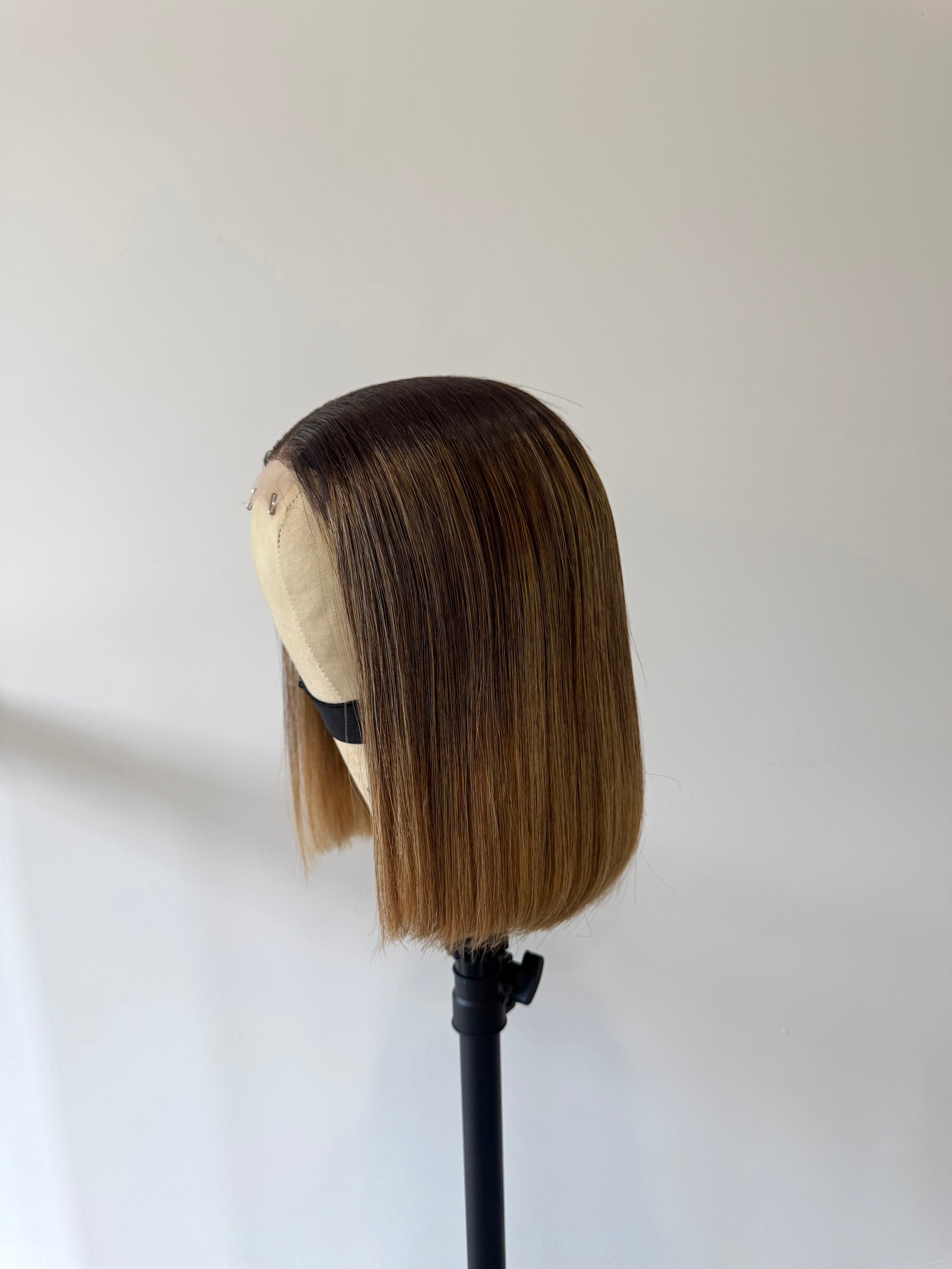 Signature 10’ blonde bob unit