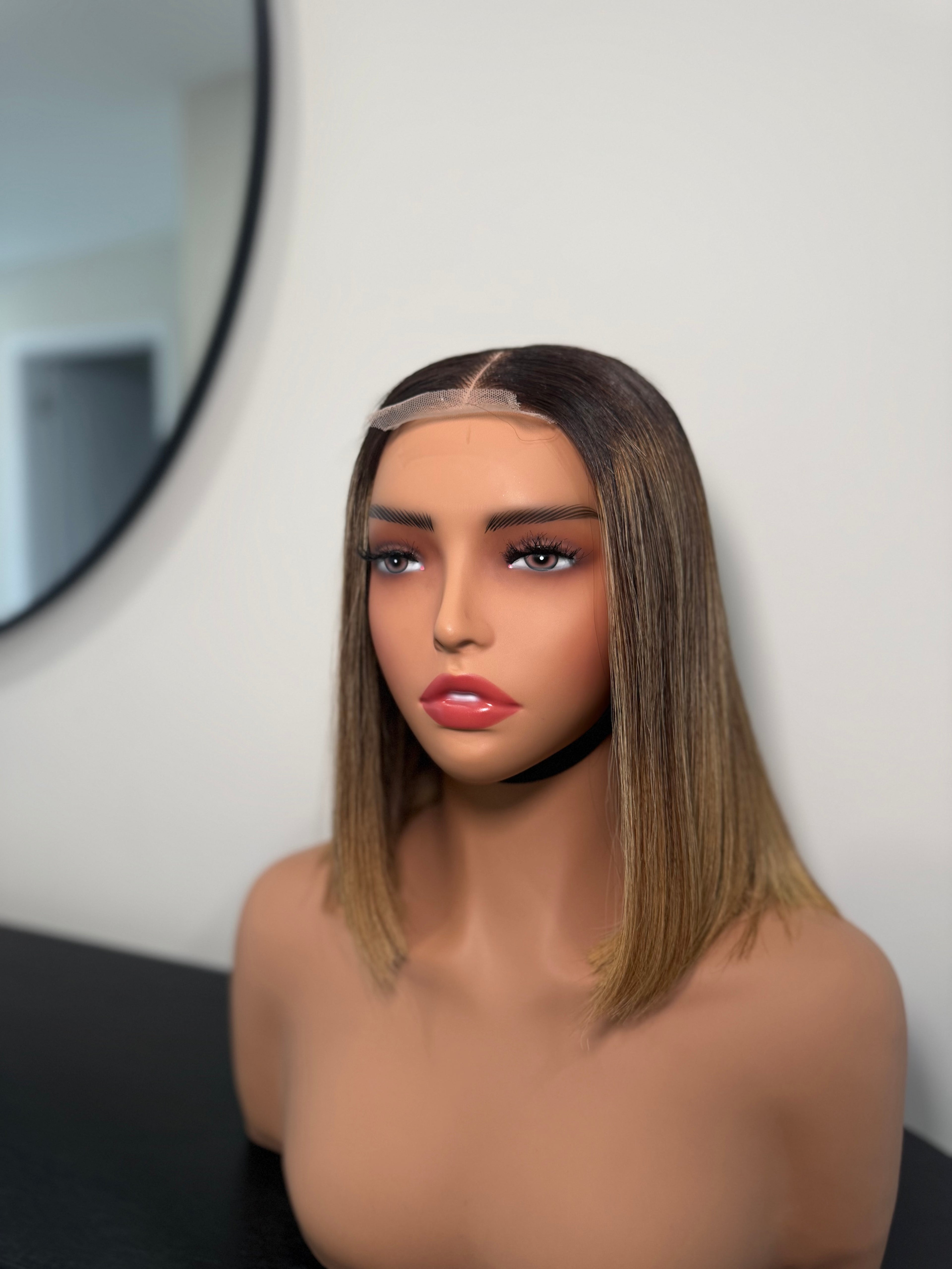 Signature 10’ blonde bob unit