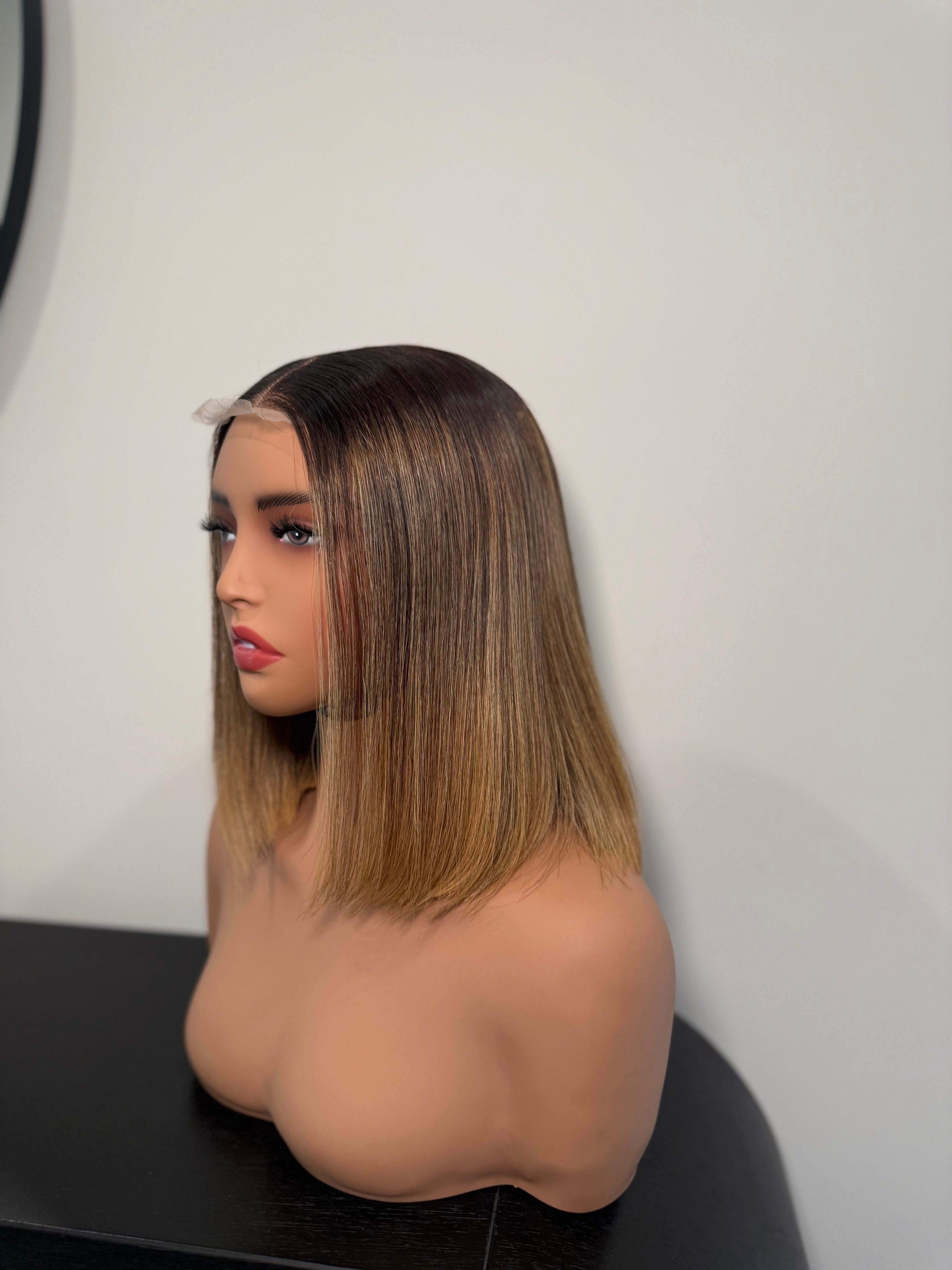 Signature 10’ blonde bob unit